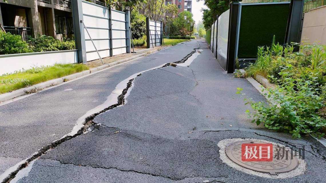 旁邊施工導致墻體開裂、地基下沉該怎么辦？